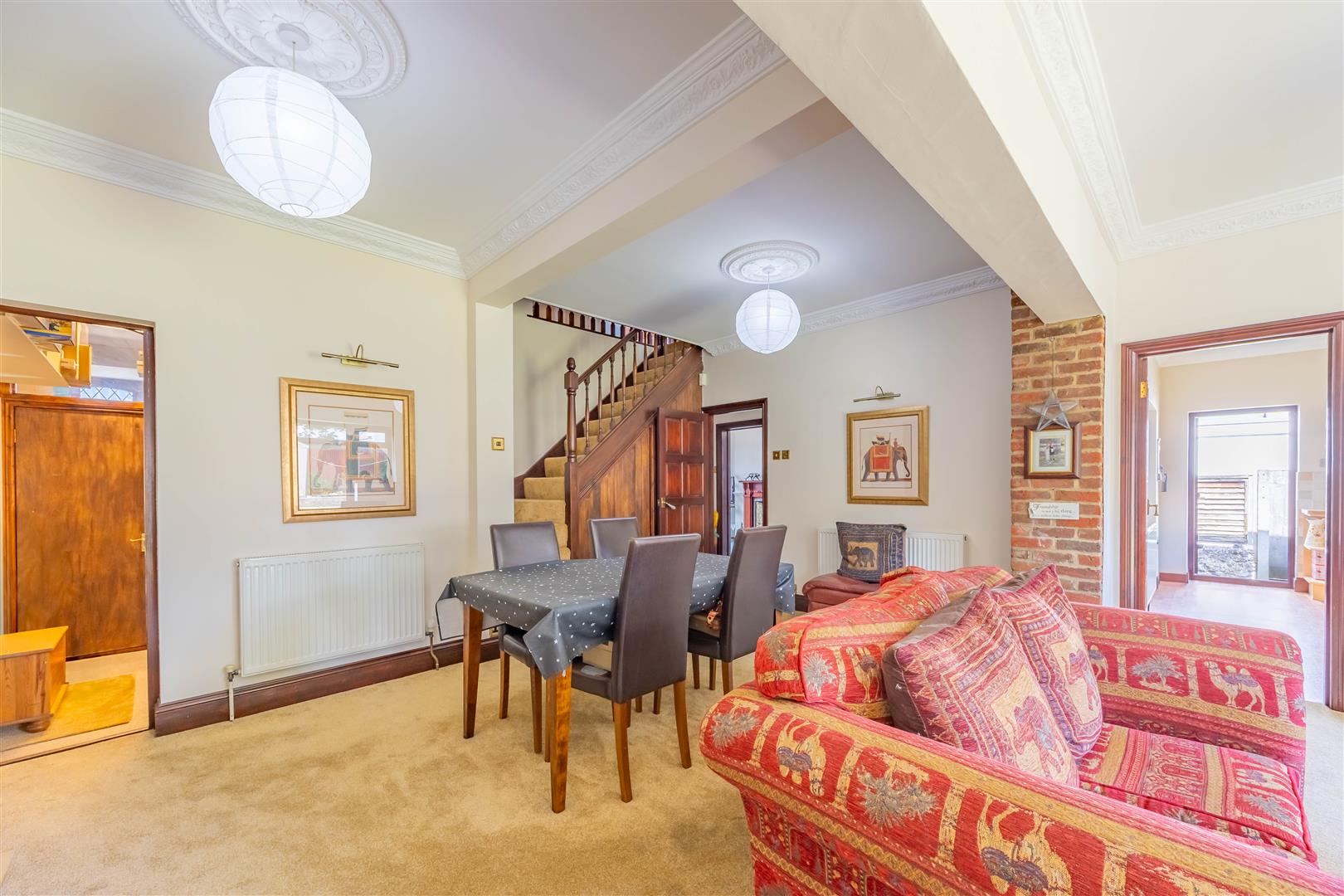 Lounge/Dining Room